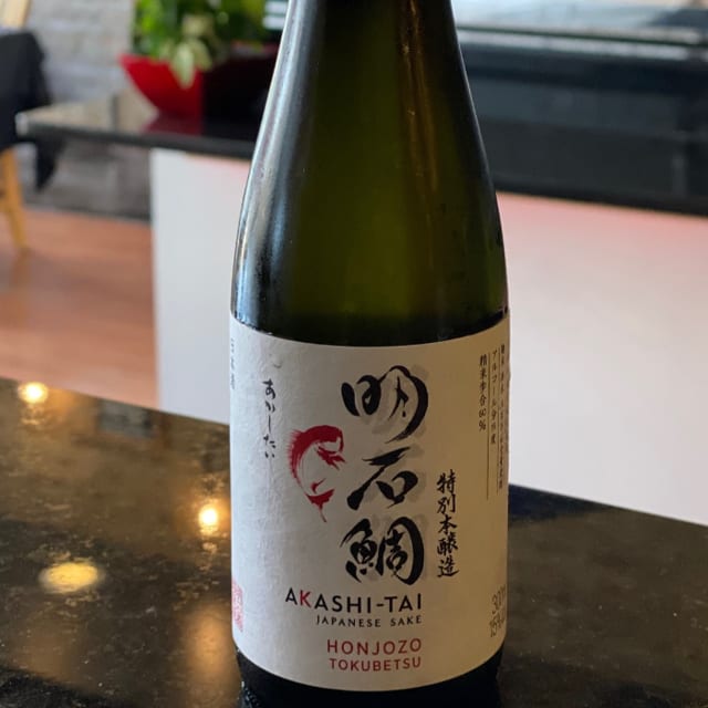 Tokubetsu Honjozo Sake (300 ml).
