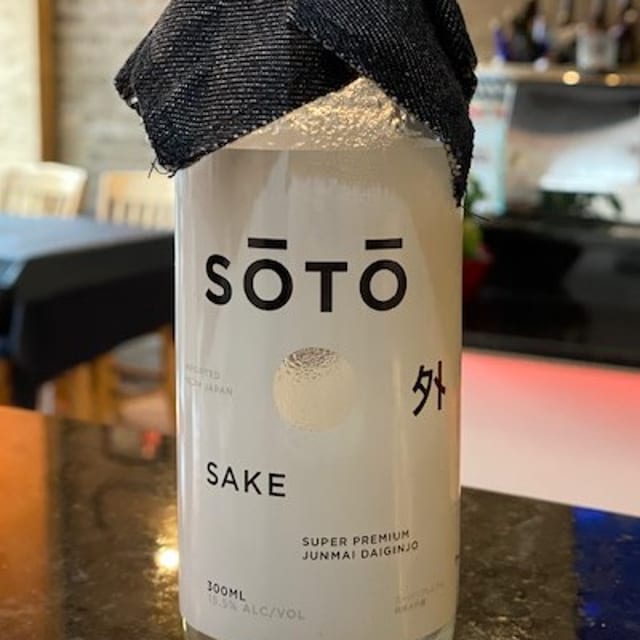 Soto Super Premium Sake (300 ml).